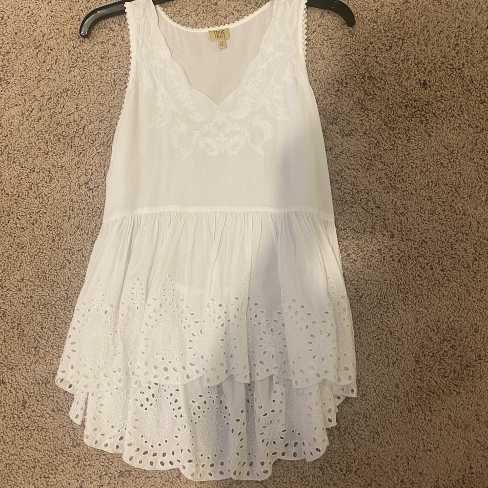 White tank sz XS... LOOK AT DETAILS, some stains